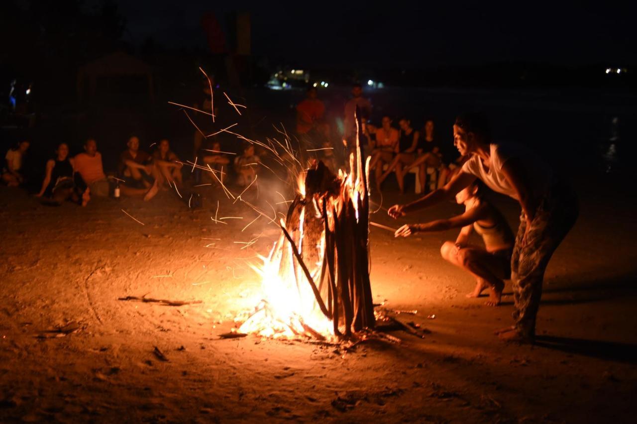 The Surfer Sri Lanka - Surf Camp Hotel Weligama Exterior photo